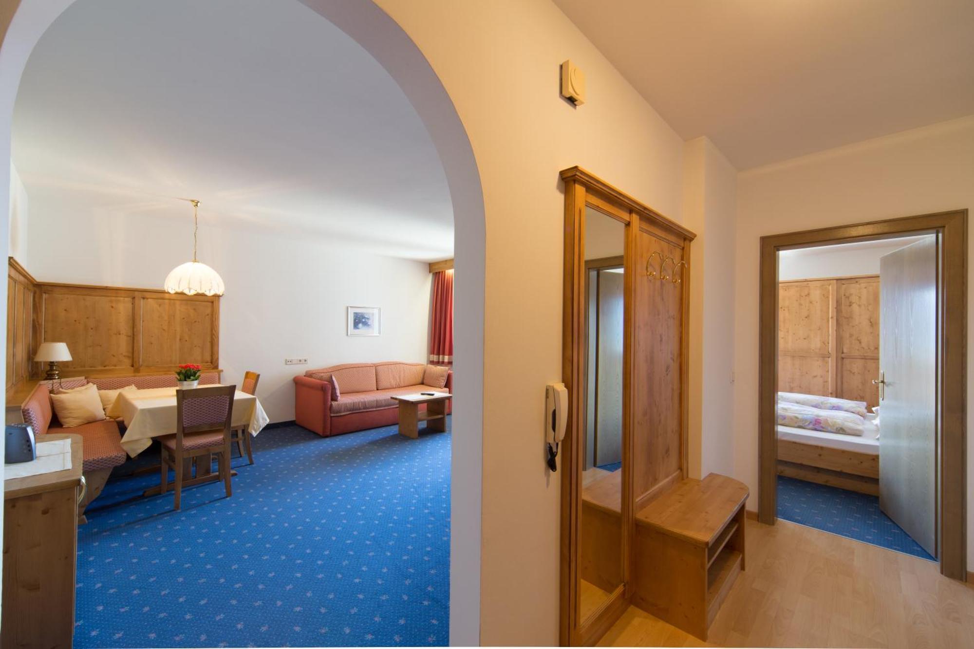 Residence Krone Schenna Room photo