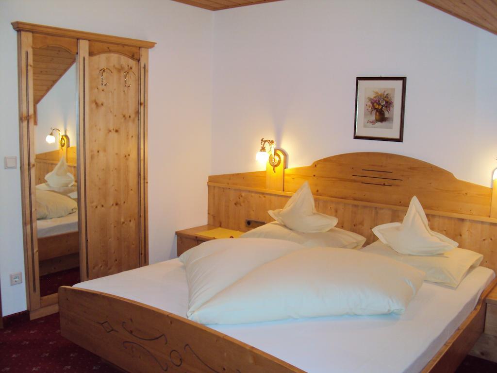 Residence Krone Schenna Room photo
